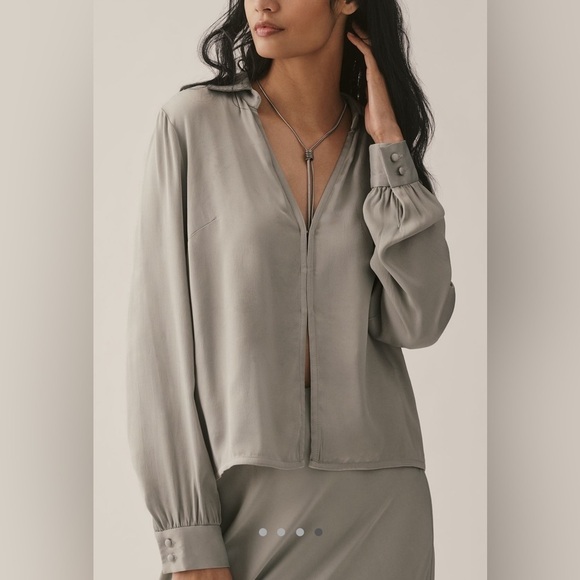 NWT! By Anthropologie Long-Sleeve Silky Top in Moss Green - Medium🟡 - Picture 4 of 5